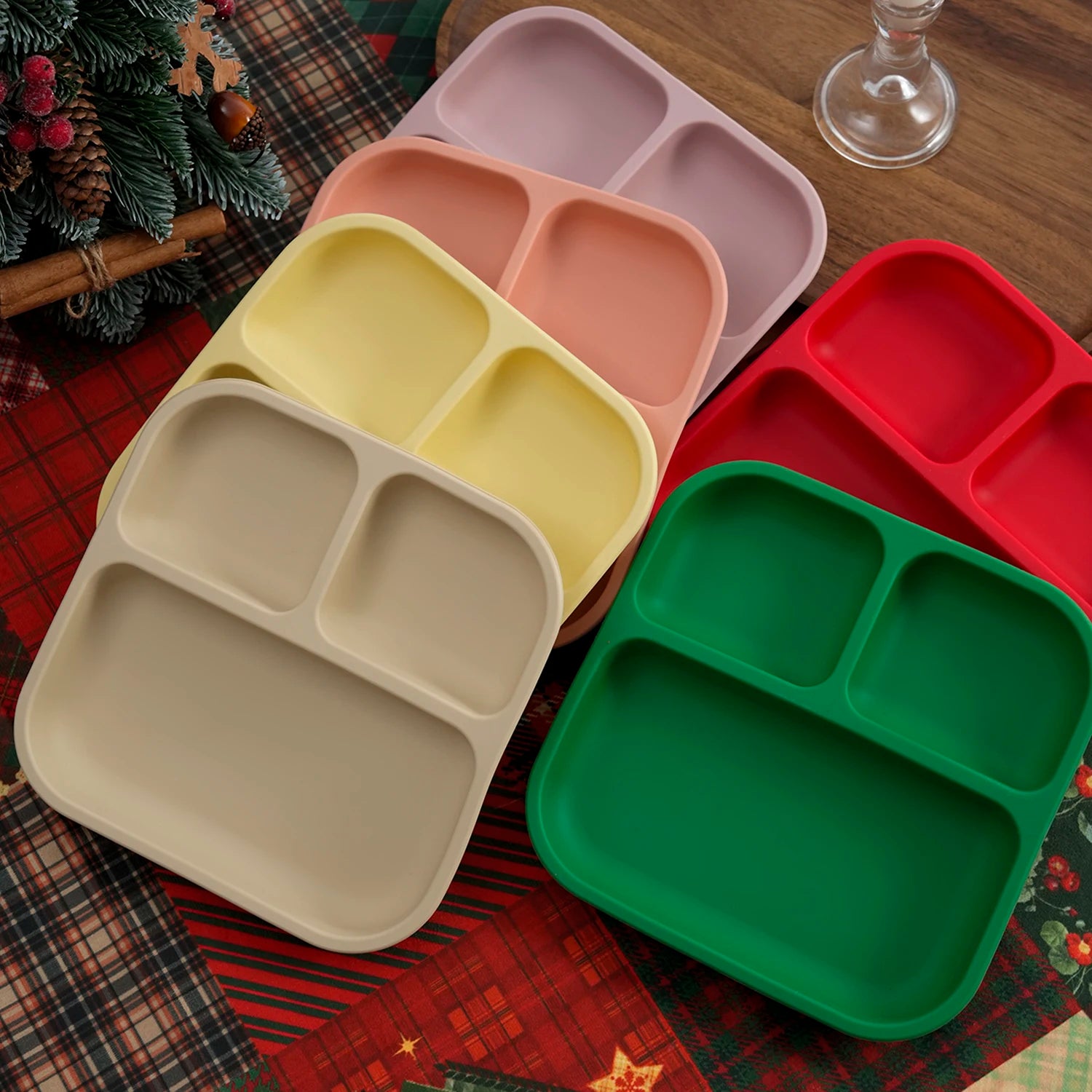 Color Kids 1PC Silicone Divided Plate for Babies BPA Free Feeding Bowl With Sucker Dishes Children's Tableware Christmas Gift