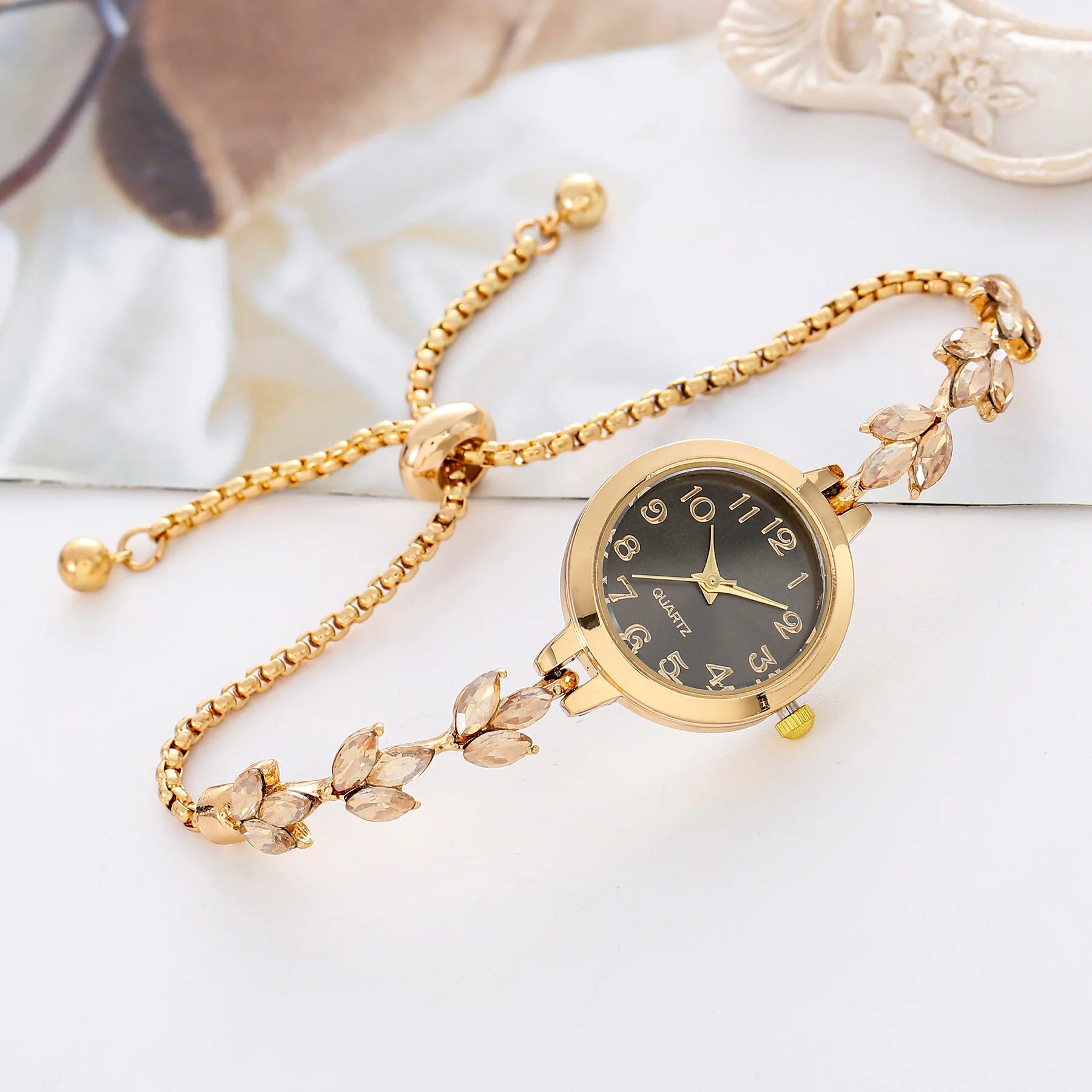 New Fashion Heart-shaped Ribbon-Strap Diamond-Studded Flower Watch for Women with Adjustable Bracelet